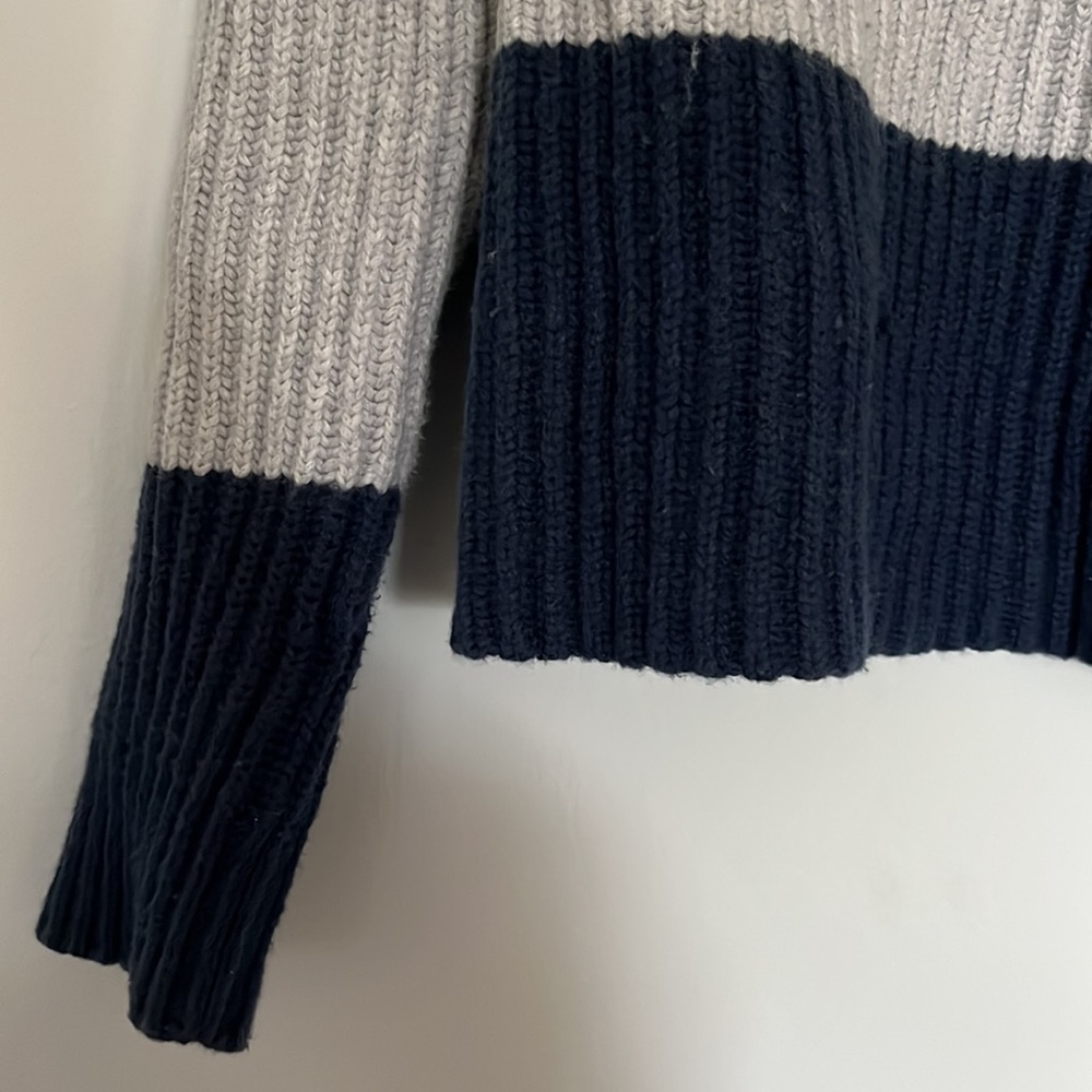 Sweater - Picture 6 of 6